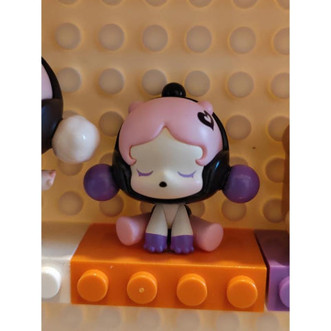 Skullpanda Pop Bean Classic Sitting Series: SKULLPANDA The Fantasist (Confirmed Style) | TOYSEZ Data