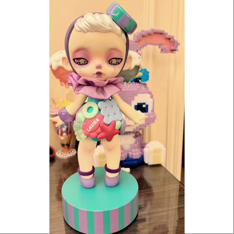 Laura Snow Mint 400% Figurine ToyCity 2021 Limited