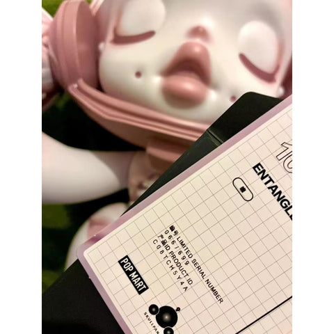 MEGA α SKULLPANDA Entangled 1000% Limited Figurine