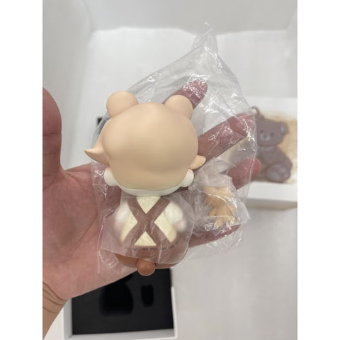 Dimoo Hug Bear DIMOO Hugging Bear Limited Figure – TOYSEZ
