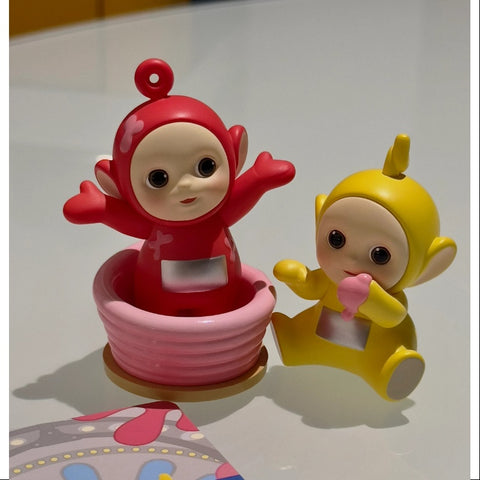 Teletubbies Companion Series Secret Laa-Laa & Po gulping down tubby custard (1/72)