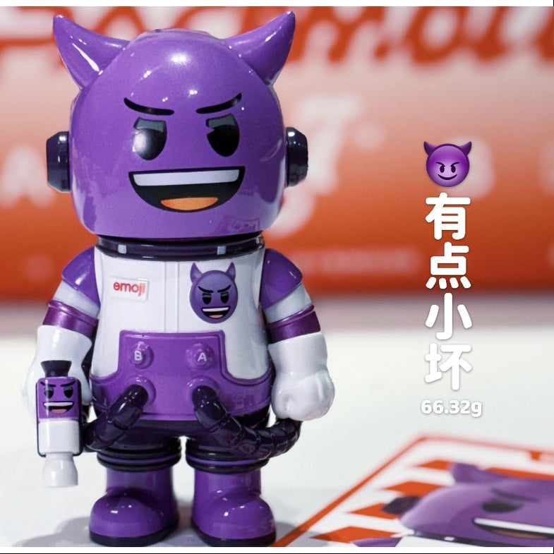 MEGA SPACE MOLLY 100% X emoji Series – TOYSEZ