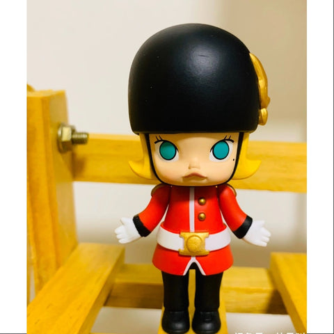 MOLLY Finding Big Ear Series Queen's Guard