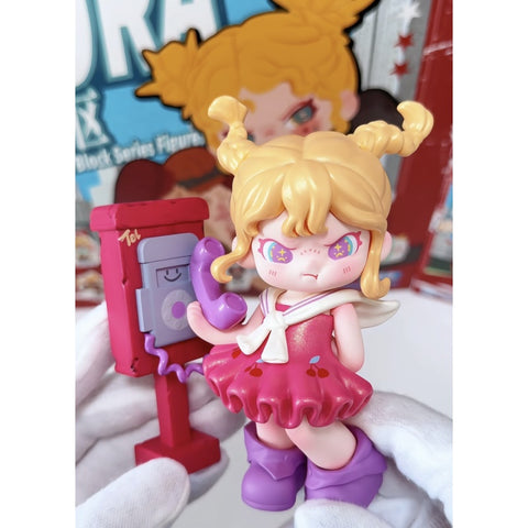 DORA 404 Block Blind Box Series: Phone Addict (Confirmed Style)