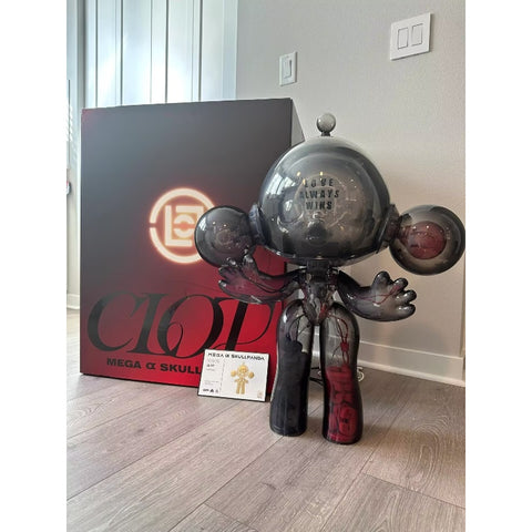 MEGA α SKULLPANDA CLOT 1000% Limited Figurine
