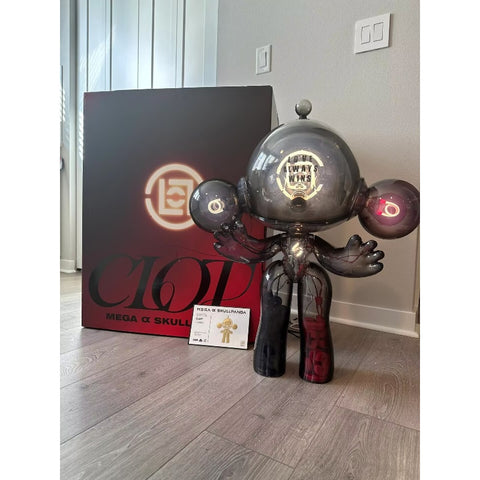 MEGA α SKULLPANDA CLOT 1000% Limited Figurine