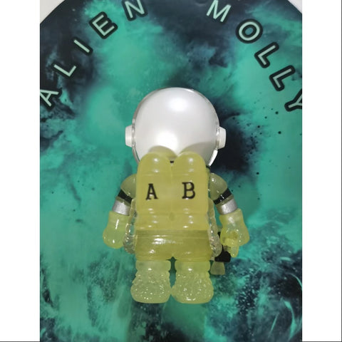 MEGA SPACE MOLLY 100% Alien Molly NO.10 2021 LIMITED(Glow in Dark)