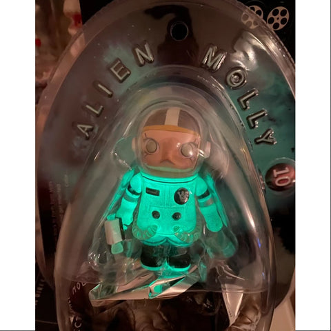 MEGA SPACE MOLLY 100% Alien Molly NO.10 2021 LIMITED(Glow in Dark)